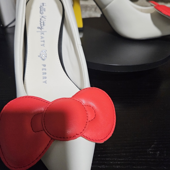 Hello Kitty White and Red Women's Heels - Picture 4 of 7